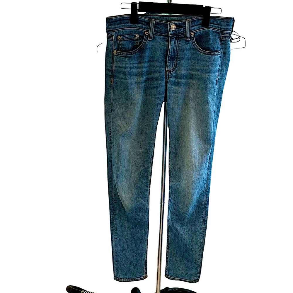 RAG & BONE SKINNY ANKLE LIGHT WASH JEANS. SIZE 24